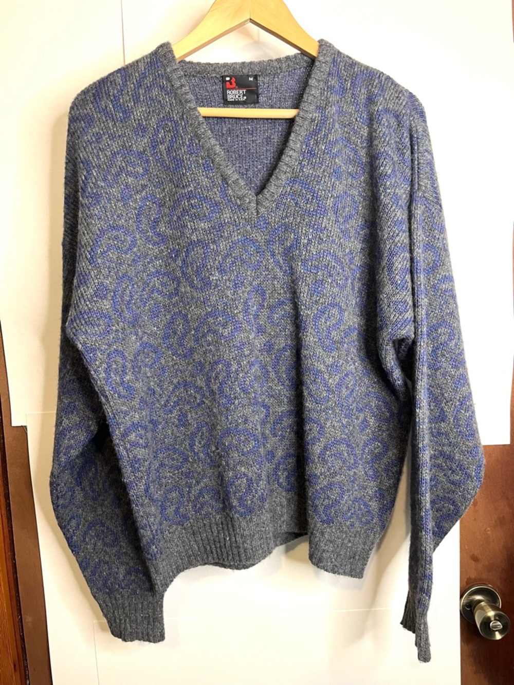 Robert Bruce Men’s (VTG M) Gray Wool Blend V-Neck Sweater w/ Paisley Pattern